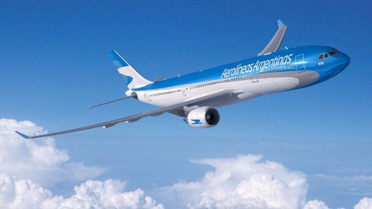 Frente a la crisis del sector, anuncian la fusión de Aerolíneas Argentinas y Austral