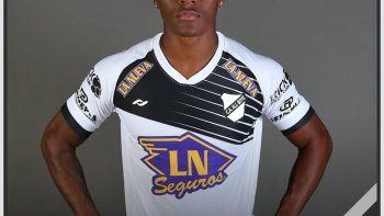 El futbolista colombiano Almanaque González recibió el alta médica