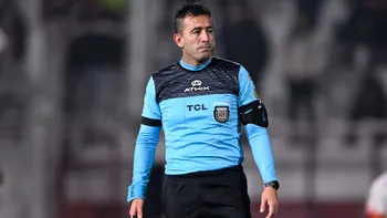Escándalo en el fútbol argentino: denuncian al árbitro Luis Lobo Medina por presunto arreglo de partidos