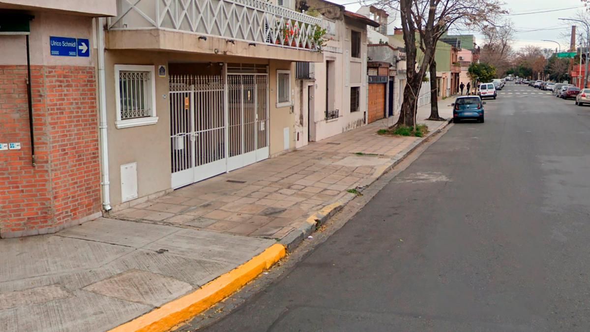 Se derrumbó el techo de una vivienda de la calle Ulrico Scmidl al 5500