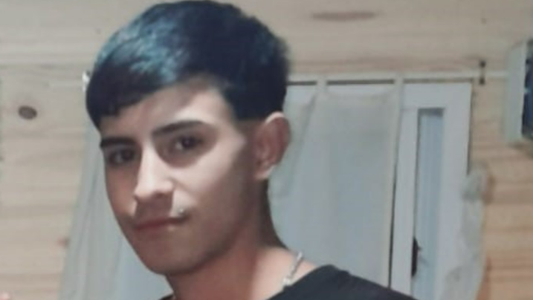 El menor de 14 años que mató a un chico de 18, está libre y la familia reclama que pague lo que hizo