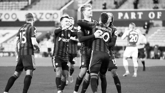 Hatrick Bamford: con triplete del 9, Leeds le ganó 3-0 a Aston Villa y le sacó el invicto en la Premier League