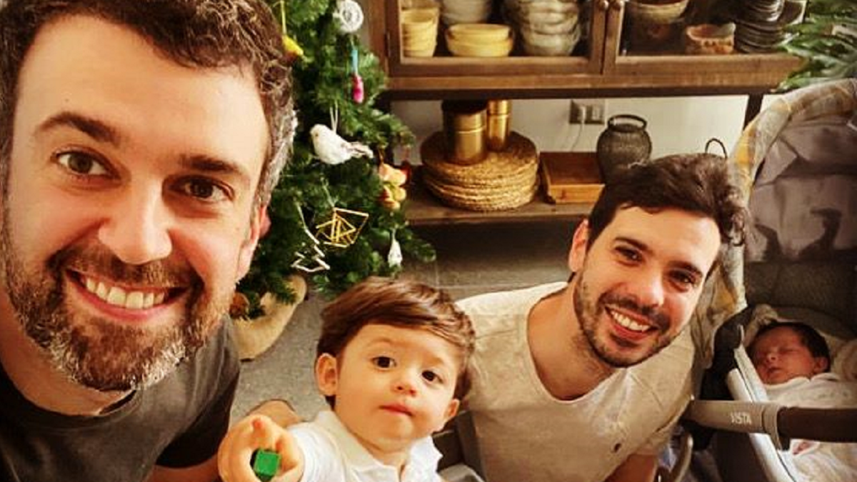 Con la nueva ley de matrimonio igualitario en Chile Javier y Jaime podrán ser los padres de Clemente y Lola María