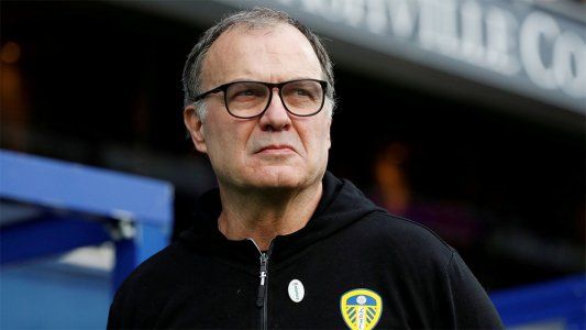 A pesar de no ascender, la dirigencia del Leeds le ofrecería a Bielsa continuar como DT