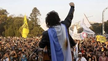 El símbolo que eligió Javier Milei para que los votantes identifiquen a sus candidatos en las próximas elecciones. foto: Archivo Milei en campaña.