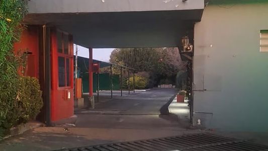 Hotel alojamiento, fernet y robo: lo drogaron, le sacaron todo y rompieron un portón al huir