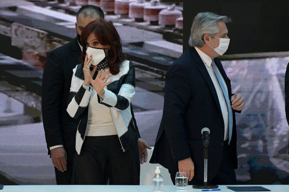 Con un mensaje ambivalente, Cristina Kirchner volvió a patear el tablero político