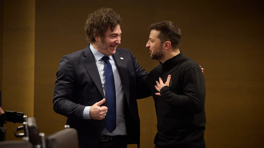 Javier Milei se reunió con Volodímir Zelenski en la Cumbre Global por la Paz y recibió la Orden de la Libertad