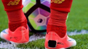 La moda que impone Coutinho: ¿por qué los futbolistas cortan sus botines para jugar?