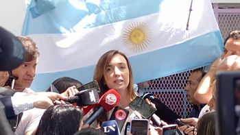 Votó Victoria Villarruel, en medio de protestas: Les molesta que la hija de un veterano de Malvinas sea vicepresidenta