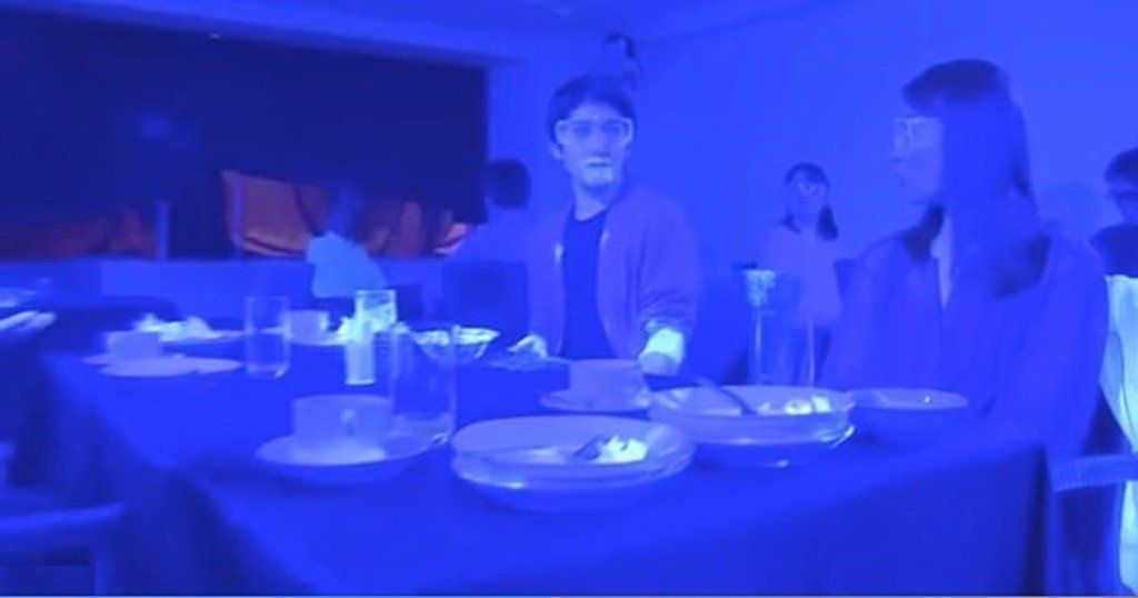 Experimento: utilizaron pintura fluorescente para mostrar cuán rápido se propaga un virus en espacios públicos