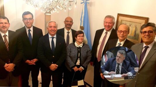 Ucrania apuntó contra un diplomático argentino por mostrarse con un delegado ruso