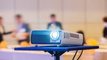 ¿Cómo elegir un proyector para la oficina?