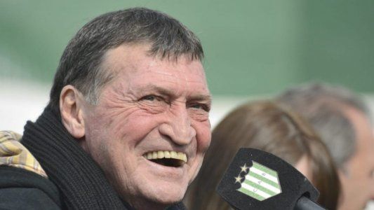 Falcioni: Si Osvaldo llega a fumar un cigarrillo, que venga a mi oficina y me convide