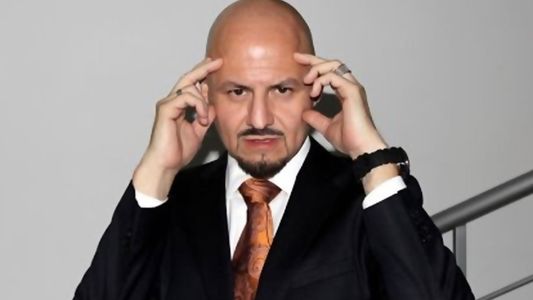 La reacción del hipnotizador John Milton al ver que se filtró un video porno durante un vivo