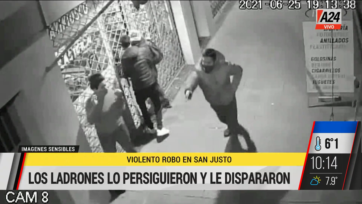 Violento robo motochorro a clientes de un kiosco en San Justo. (Captura de Tv)
