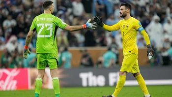 Dibu Martínez y Hugo Lloris Dibu Martínez y Hugo Lloris