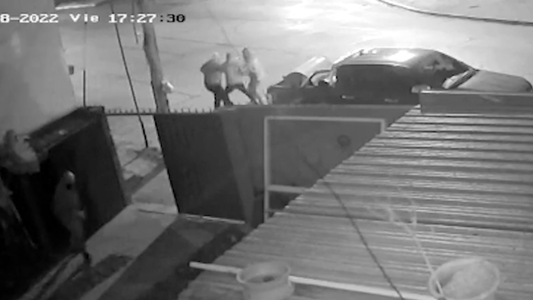 Video: un ex comisario se defendió a los tiros de un robo en Berazategui y baleó a los delincuentes