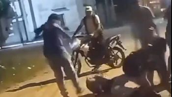 Salta. La feroz agresión contra uno de los chicos (Foto: captura de video). Salta. La feroz agresión contra uno de los chicos (Foto: captura de video).