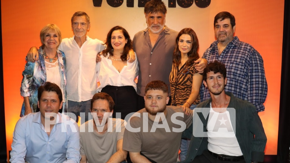 Las fotos de los looks de los famosos en el estreno de Votemos, con Agustina Cherri y Gustavo Garzón