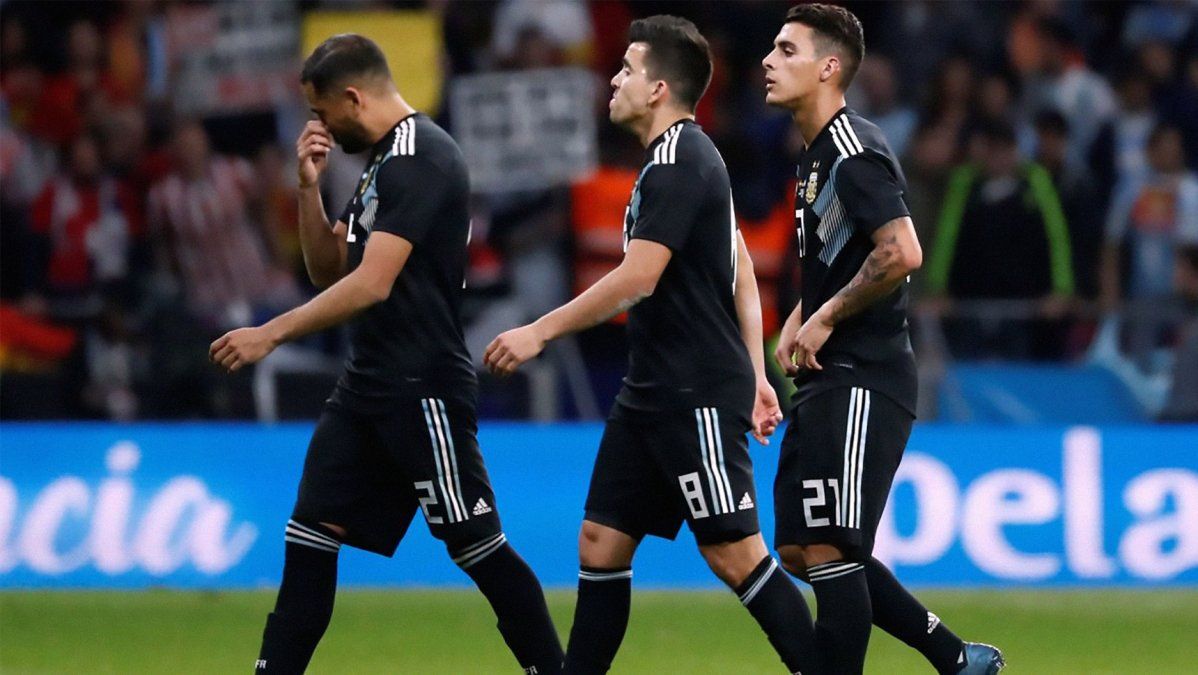 Argentina no aprovechó sus chances, empató con Islandia y se complicó en el debut