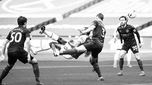 Chilena inesperada: el golazo de Antonio que amargó al Manchester City de Guardiola