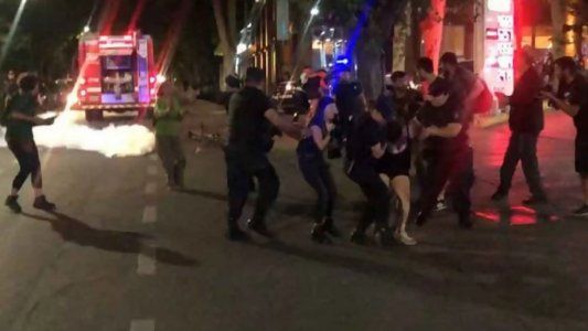 Del centro porteño a Mendoza: incidentes y detenidos por una protesta frente al Consulado de Chile