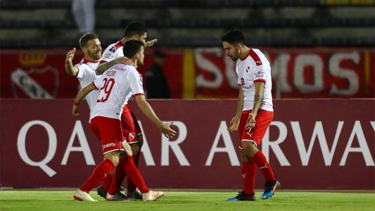Copa Sudamericana: en Ecuador, Independiente perdió 3-2 sobre la hora ente Católica, pero pasó a cuartos