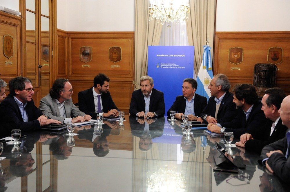 Afilando la tijera: empieza la segunda ronda de negociaciones con las provincias y ya hay algunos acuerdos