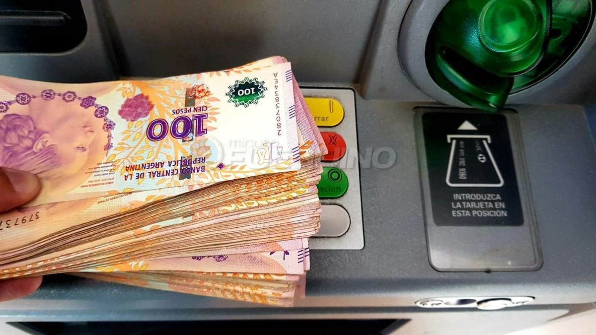 Una familia de cuatro miembros que habita en la Ciudad de Buenos Aires necesitó en mayo por lo menos percibir ingresos por $153.816,15 para ser considerada de clase media (Foto: Telam).
