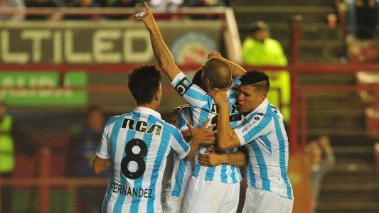 Ganó Racing 2-0 en La Paternal frente a Argentinos Juniors y se aleja en la punta de la Superliga