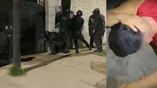 Fueron a detenerlo por un robo y lo encontraron teniendo sexo con su mujer