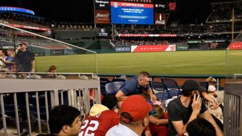 Pánico por un tiroteo fuera de un estadio de beisbol colmado