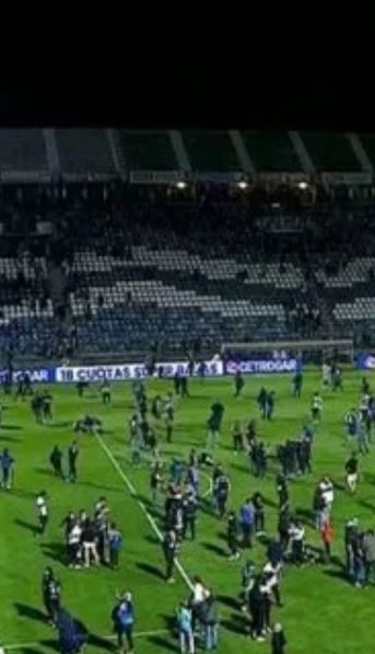 Escándalo y represión en La Plata: ¿se reprograma Gimnasia-Boca o le dan los puntos al equipo de Ibarra?