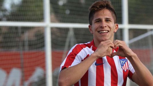 El emotivo abrazo del hijo de Simeone y su abuela tras el fallecimiento de su abuelo