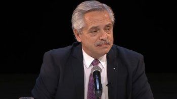 Alberto Fernández pidió un aplauso para Ginés González García durante un acto oficial. (Captura TV) Alberto Fernández pidió un aplauso para Ginés González García durante un acto oficial. (Captura TV)