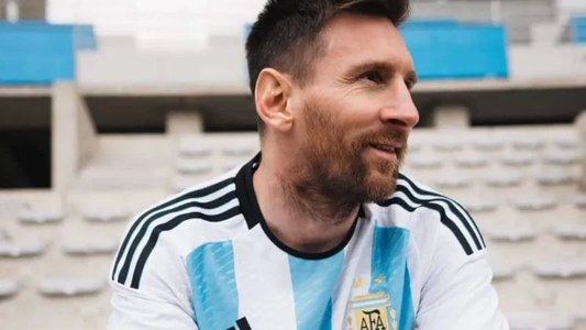 La Selección Argentina presentó la camiseta que usará en el Mundial Qatar 2022