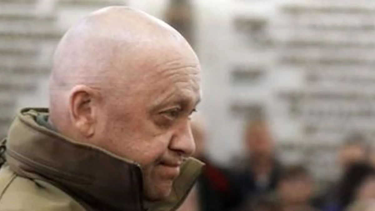 Prigozhin aparece pensativo, luego de su amenaza de ejecutar a todos los soldados enemigos en el campo de batalla. (Foto: Gentileza La Razón.es)