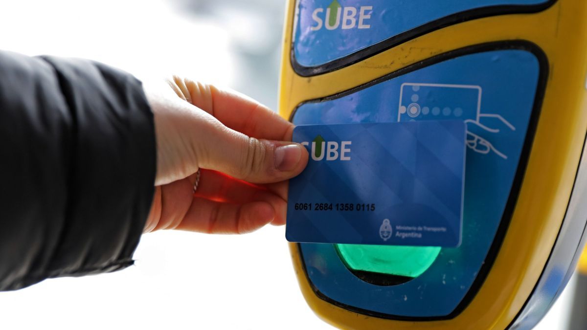 Cómo acreditar hasta 40.000 pesos en colectivos del AMBA con carga a bordo.
