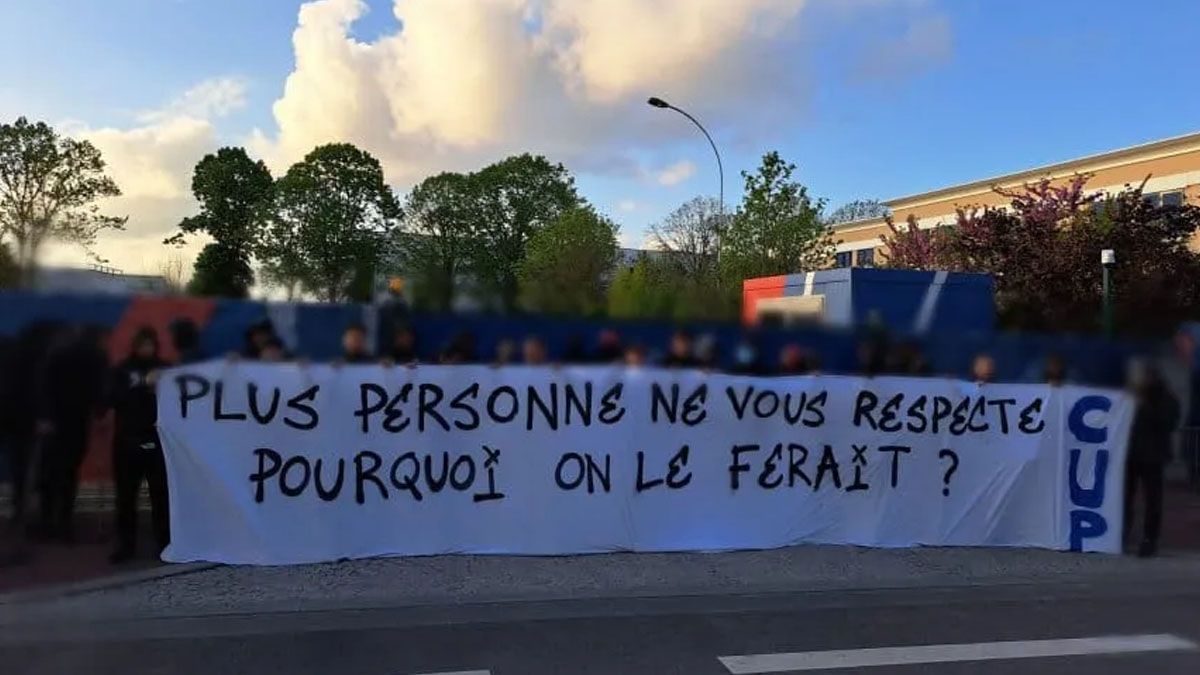 Los hinchas del PSG protestaron y pidieron la renuncia de la dirigencia