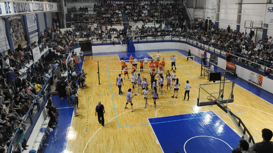 Murió un hombre de 82 años tras una pelea en un partido de básquet entre Gimnasia y Racing