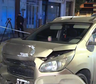 Manejaba borracho, destrozó dos autos y protagonizó una insólita escena tras el choque