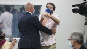 Habló el joven argentino que increpó al gobernador de Florida: No tiene plan, es un desastre
