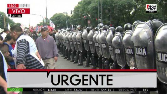 ¿Quiénes son los manifestantes que se enfrentaron con la policía en un corte en la 9 de Julio?