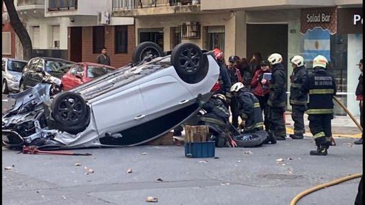 Un conductor se habría dormido y provocó un choque y vuelco en Palermo