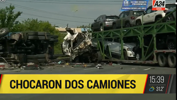 Panamericana: chocaron dos camiones a la altura de Escobar y uno de los choferes está en grave estado
