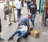 Córdoba: un taxista atrapó a las piñas a un ladrón que quiso robarle y se lo entregó a la policía