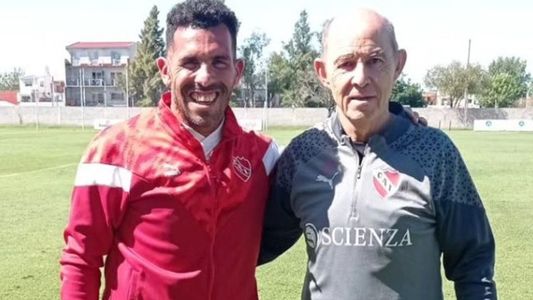El sentido mensaje de Ricardo Bochini a Carlos Tevez tras su renuncia en Independiente