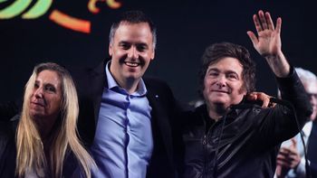 Breve escala y viaje a España: cómo sigue la agenda de Milei tras la polémica con Adorni