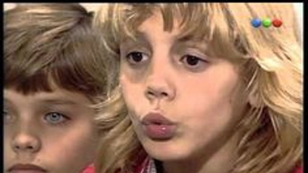 Santi Stieben junto a Benjamín Rojas en la tira juvenil Chiquititas. Los dos apenas superaban los 10 años de edad. 